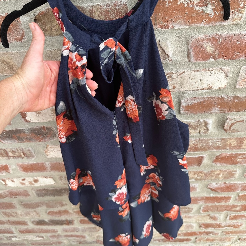 Navy blue floral romper. Listicle size M. Boutique EUC. Worn once.